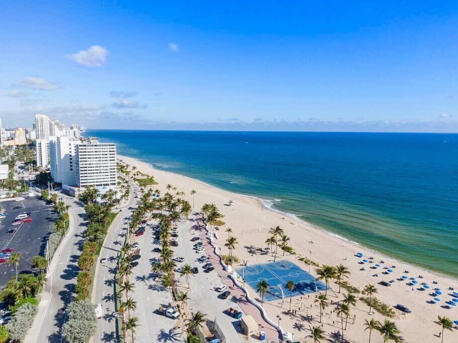Walk To Las Olas Banyan Room Palm Paradise Inn Fort Lauderdale Exterior photo