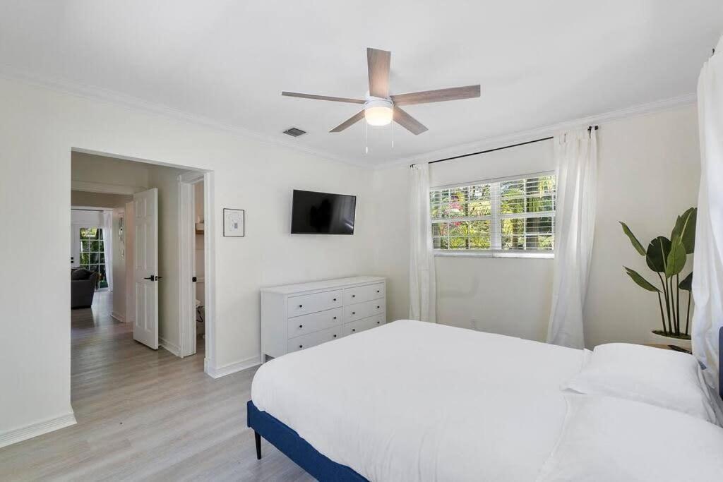 Walk To Las Olas Banyan Room Palm Paradise Inn Fort Lauderdale Exterior photo